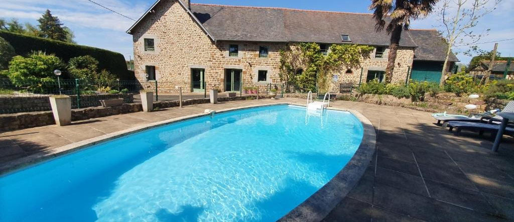 Chambres D'hotes Avec Piscine Aux Agapanthes De Cromel - Mont Saint Michel, Сен-Кентен-сюр-ле-Ом — фото 1