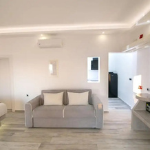 Aegean Melody Suites Santorini Elegant Suite With Outdoor Private Heated Jacuzzi, 埃克索米蒂斯 — 照片 2