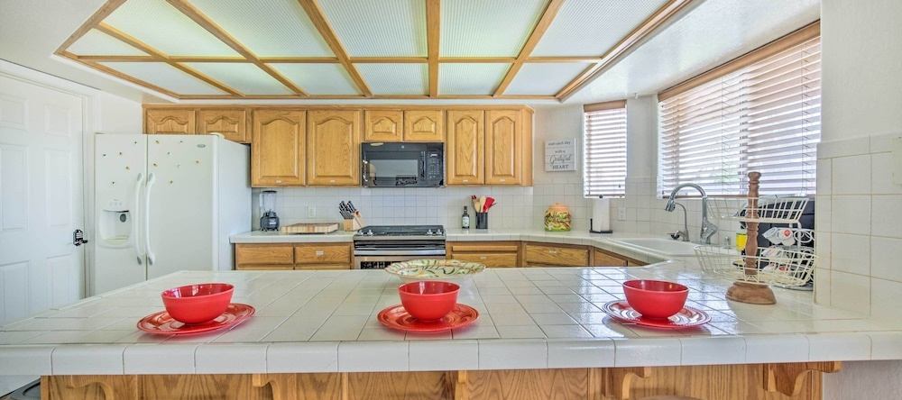 Sunny Yuma Retreat W/ Private Pool & Grill!, Юма — фото 1