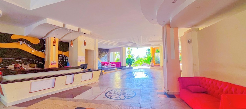 Sea Breeze Beachfront Apartments, Mombasa — photo 1