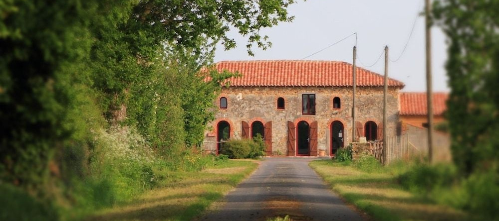 Chambres d'hôtes Le Château Rouge, 塞夫尔穆瓦讷 — 照片 1