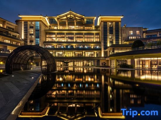 Wyndham Grand Plaza Royale Peach Blossom Hot Springs Resort Hunan, Changde — photo 1