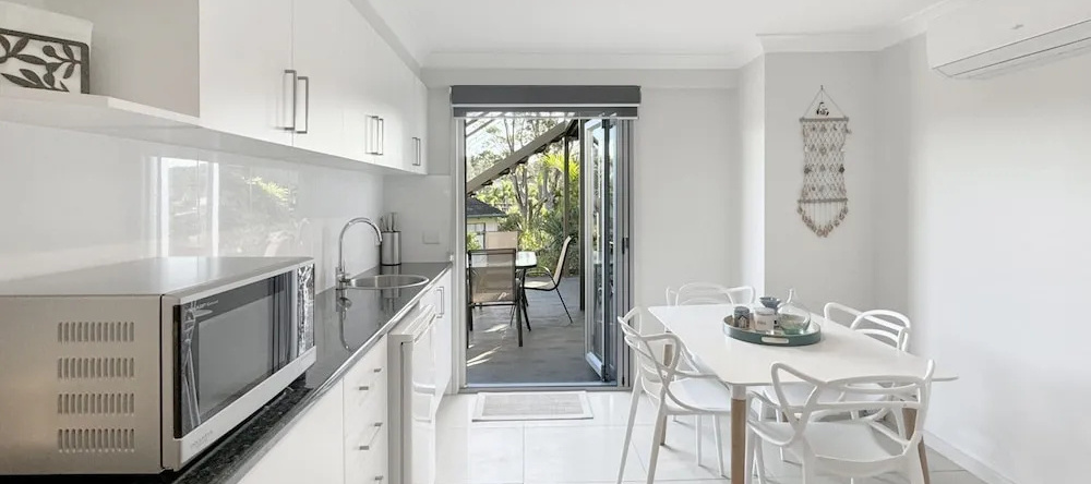 Spacious Beach Studio With Alfresco Dining, Surf Beach — photo 1