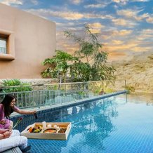 SaffronStays Moringa WishingTree - 3-BR villa near Nathdwara with pool, lawn and hillside views, 科特里卡达纳 — 照片 2