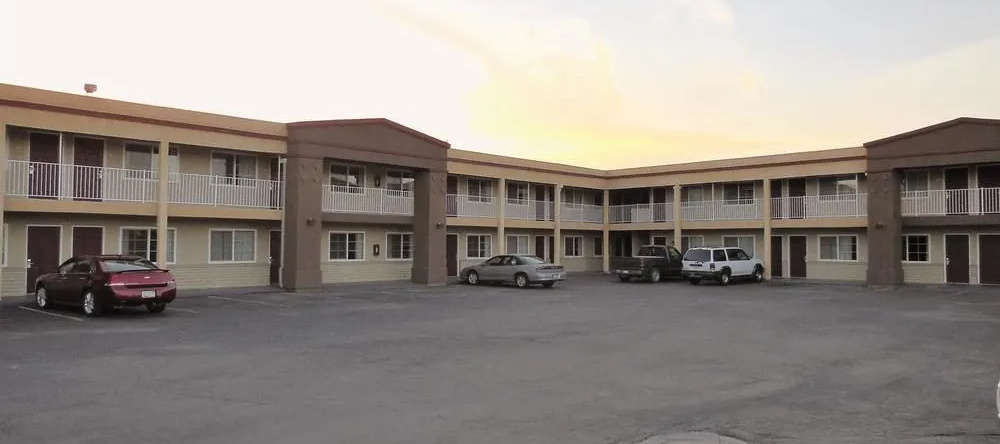 Super 8 Hanford, Hanford — photo 1