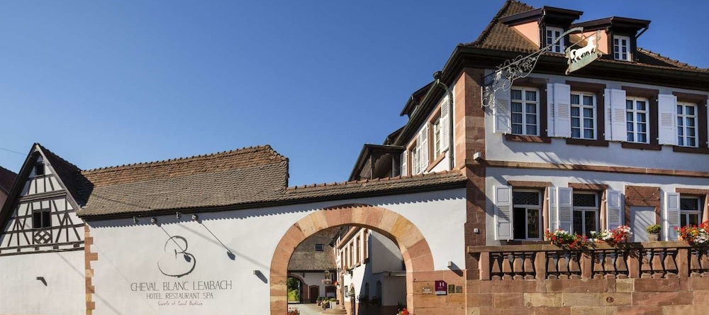 Hotel Restaurant SPA Cheval Blanc Lembach, 伦巴赫 — 照片 1