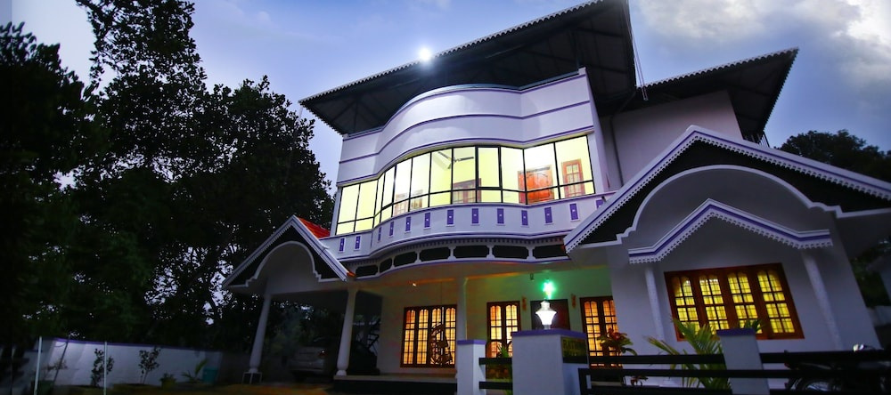 Oyo 5517 Home Stay Grand Exotica Villa, Анаккара — фото 1