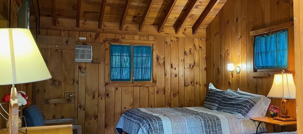 Amber Lantern Lake George Motel and Cottage Rentals, Warrensburg — photo 1