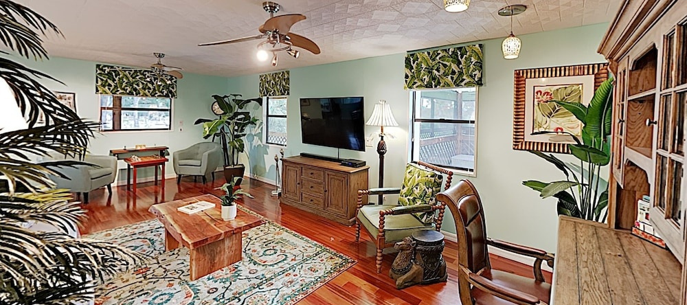 New Listing! Canal-side Gem W/ Huge Yard & Hot Tub 2 Bedroom Home, Oldsmar — photo 1