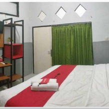 RedDoorz Plus near Alun Alun Sumenep, Sumenep — photo 3