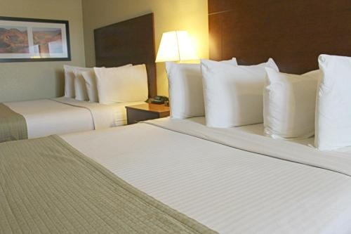 Southern Inn and Suites Kermit, 克米特 — 照片 1