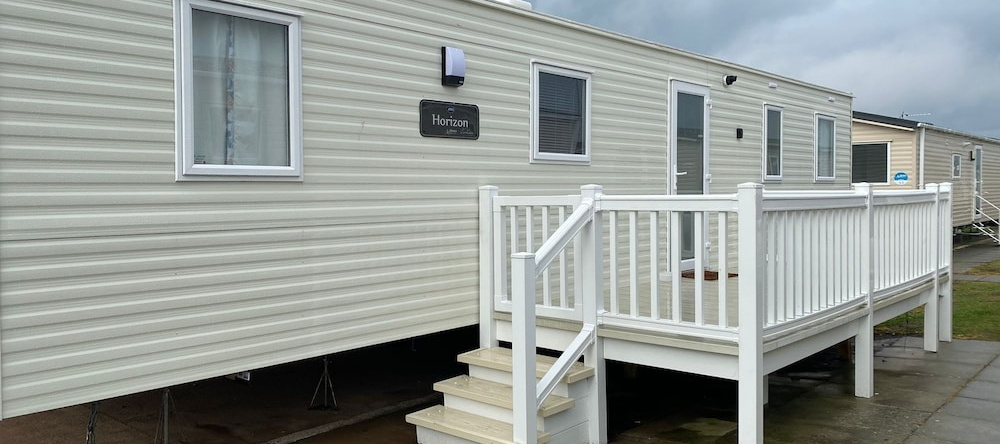 Immaculate 3 Bedroom Caravan in Presthaven, 霍利韦尔 — 照片 1