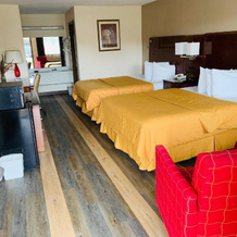 Royal Inn & Suites, 芒廷格罗夫 — 照片 2