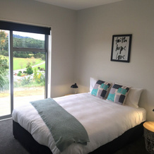 Bell Bird Ridge Holiday Home - Ocean & Valley Views, Anakiwa — photo 3