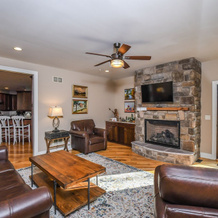 Woodland Chalet 8 Bedroom House, 麦克亨利 — 照片 4