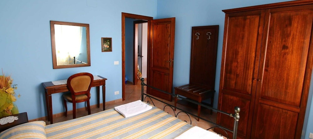 Farmhouse in Casperia With Pool & Scenic Views, 卡斯佩里亚 — 照片 1