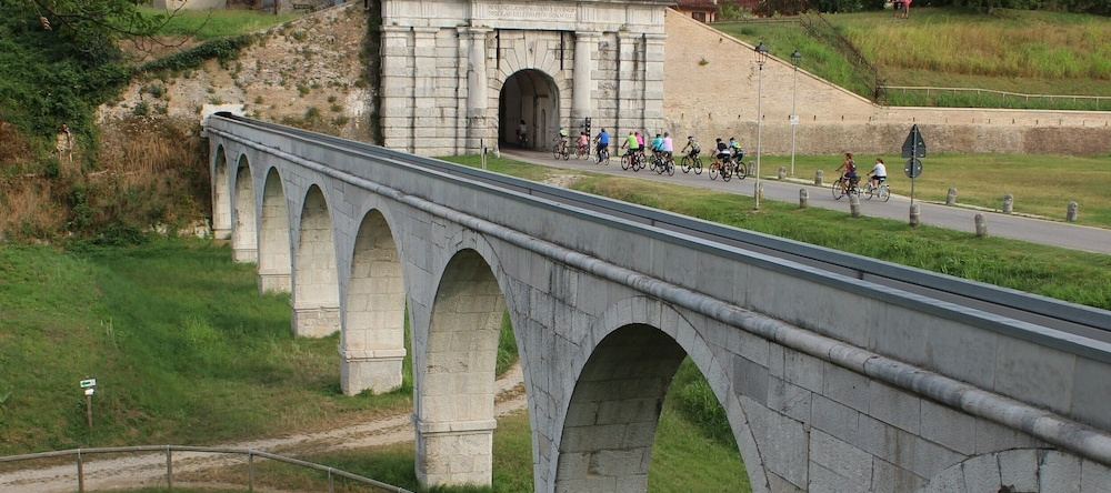 Zona 30 Bike Guesthouse, Пальманова — фото 1