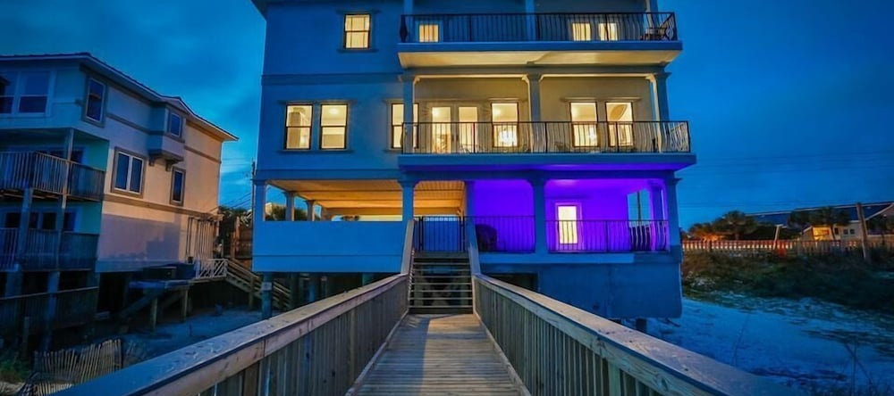 Gulf Breeze 6 Bedroom Holiday Home by Five Star Properties, 米拉马尔海滩 — 照片 1