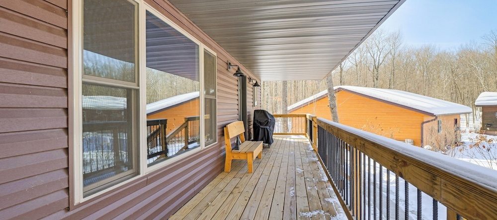 Northwoods Escape: Lakeside Retreat w/ Deck, 斯通湖 — 照片 1