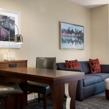 Embassy Suites by Hilton Atlanta NE Gwinnett Sugarloaf, 德卢斯 — 照片 2