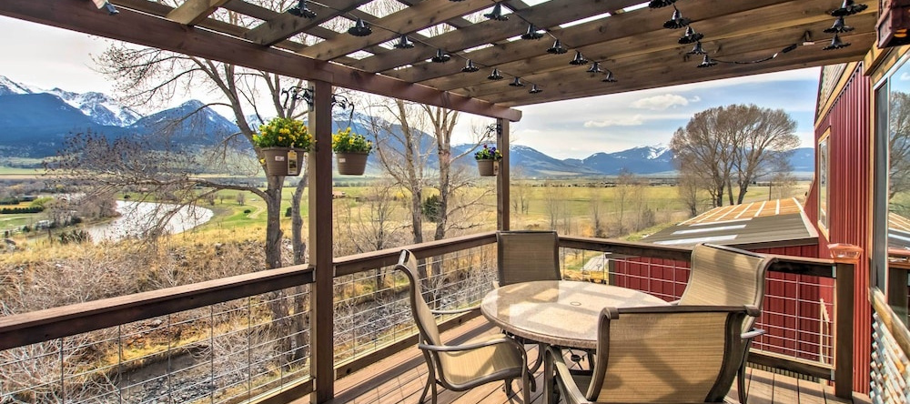 Lovely Livingston Loft w/ Mountain & River Views!, 利文斯顿 — 照片 1