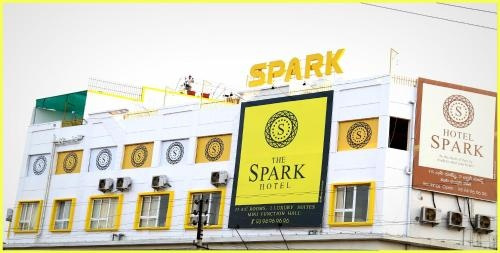 Hotel Spark, 拉贾马亨德拉瓦拉姆 — 照片 1