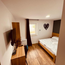 PJ Hotel Cerklje - 5min to Airport - Free Parking, 上卡尼奥拉地区采尔克列 — 照片 4