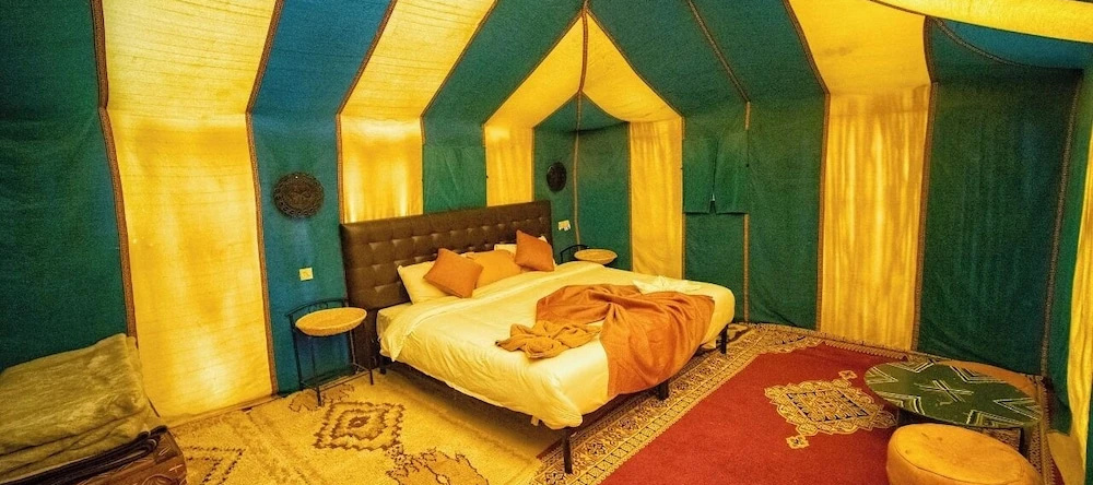 Bivouac les nomades foum zguid, 富姆兹吉德 — 照片 1