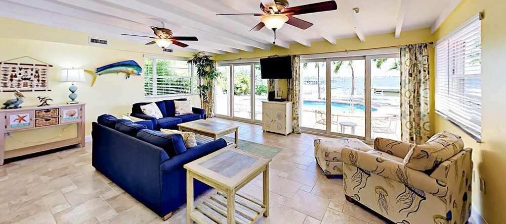 353 Barry Home 6 Bedrooms 4.5 Bathrooms Home, 大松礁岛 — 照片 1
