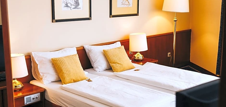 Paul's Hotel, Книттельфельд — фото 1