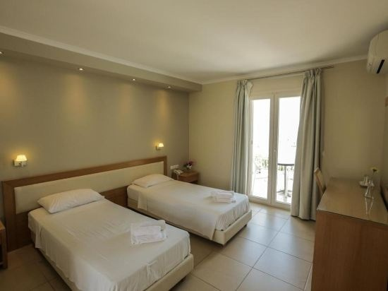 Cosmos Beach Club, Vassiliki — photo 1