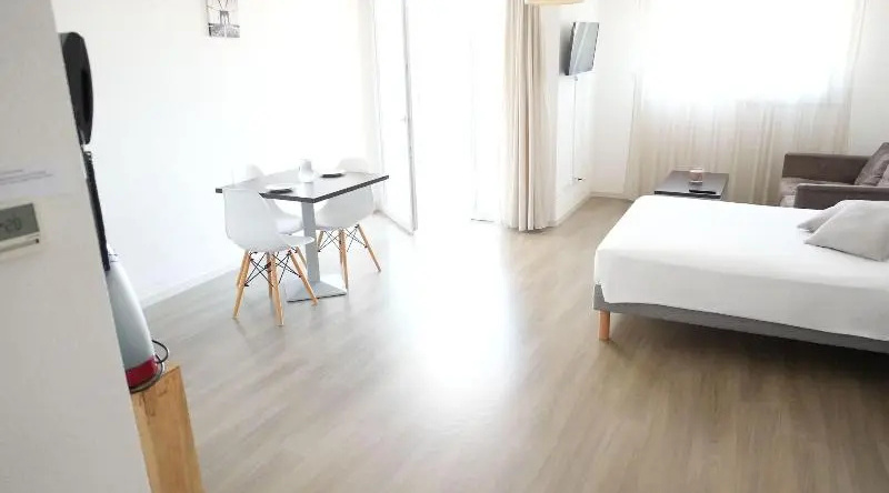 Zenao Appart Hotel Yzeure, Yzeure — photo 1