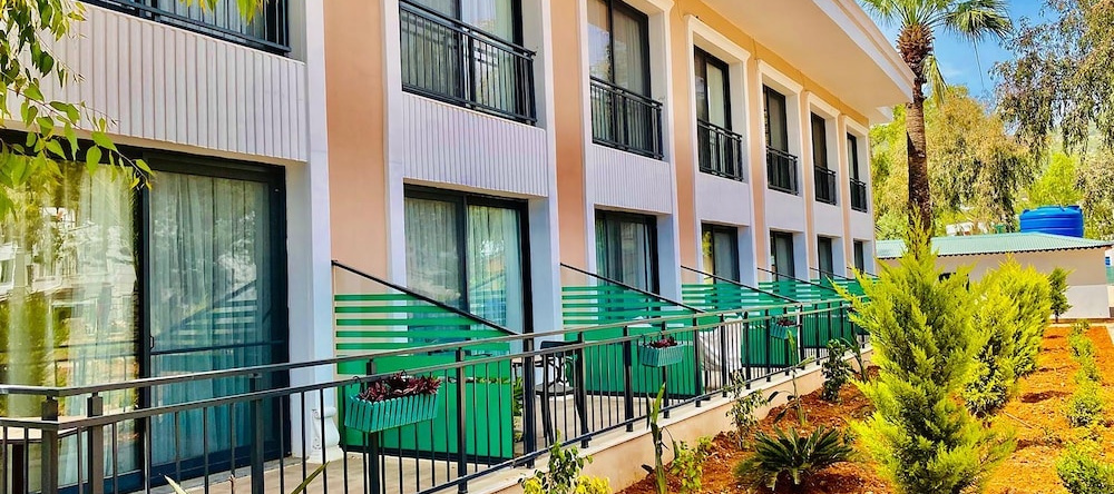 Polari̇s Hayat Motel, Бююкеджели — фото 1