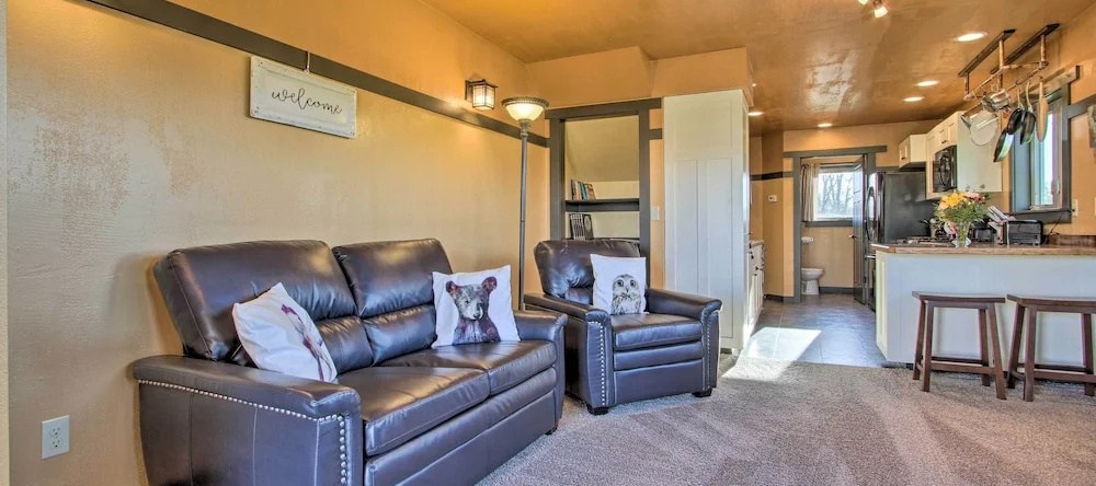 Updated Townhouse w/ Pergola, Walk to Downtown!, 乔托 — 照片 1