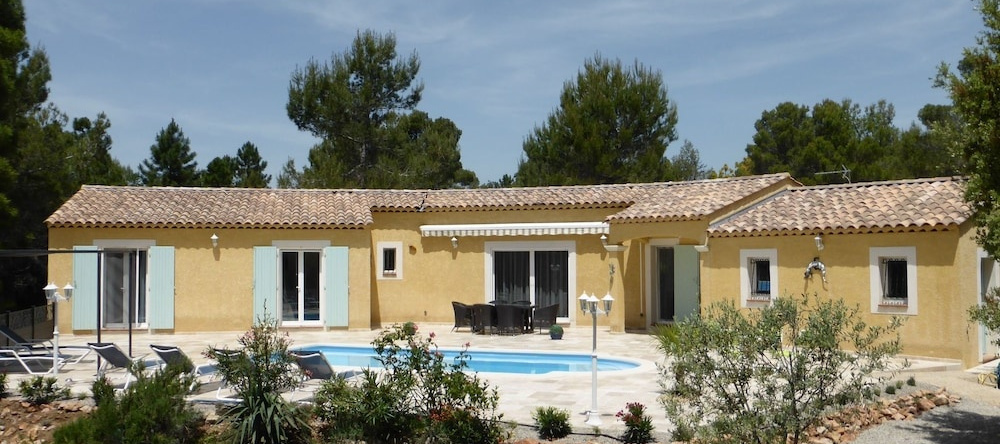 Detached Spacious Villa With Private Heated Pool, 15 Km From The Gorges Du Verdon, Муассак-Бельвю — фото 1