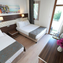 Manuela Hotel, Битез — фото 3