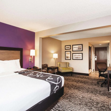 La Quinta Inn & Suites by Wyndham Clearwater South, Clearwater — photo 4