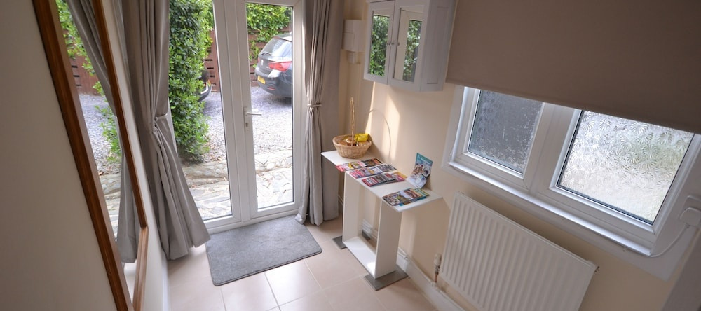 2-Bed Cabin Sleeps 4 -Small Pets Ok -Free Parking, Ллансаннан — фото 1