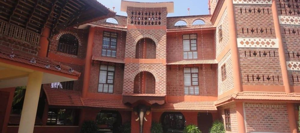 Hotel Nirmallyam Residency, 蒂鲁尔 — 照片 1