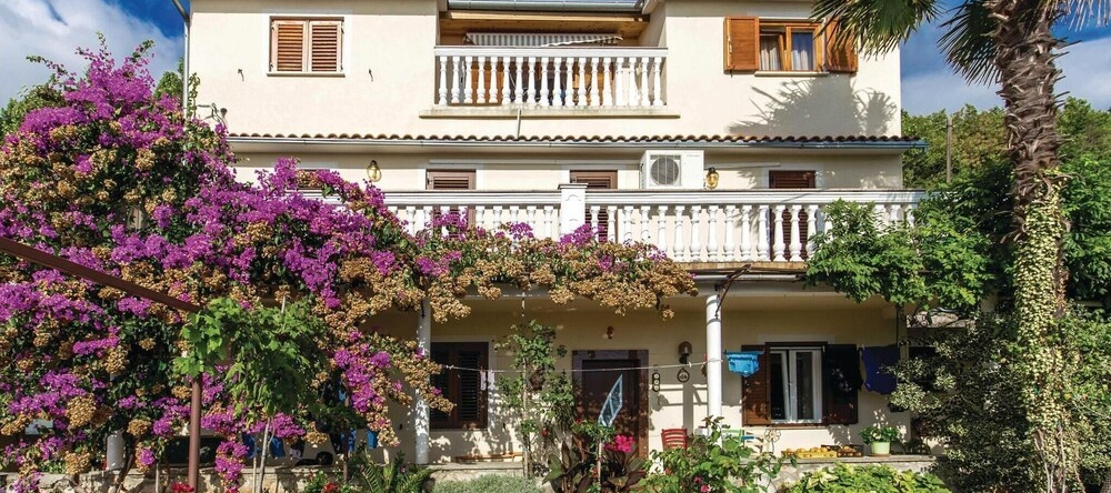 Nice Home In Medveja With Wifi And 3 Bedrooms, Медвежа — фото 1