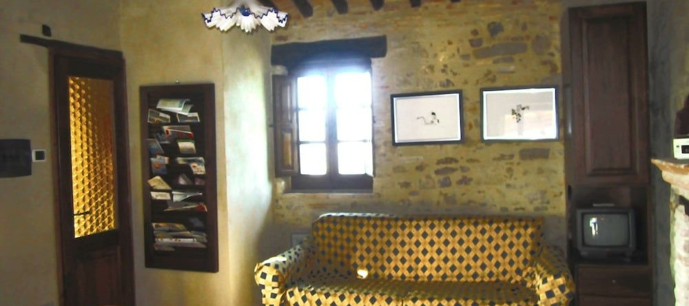 Castello Di Cisterna, Гуальдо Каттанео — фото 1