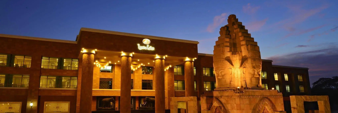 艾亚兰湖度假酒店(Iyara Lake Hotel & Resort), Uthai Thani — photo 1