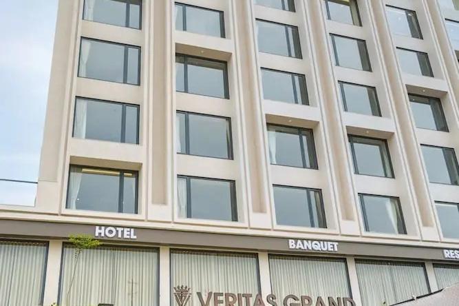 Hotel Veritas Grand, Sanand — photo 1