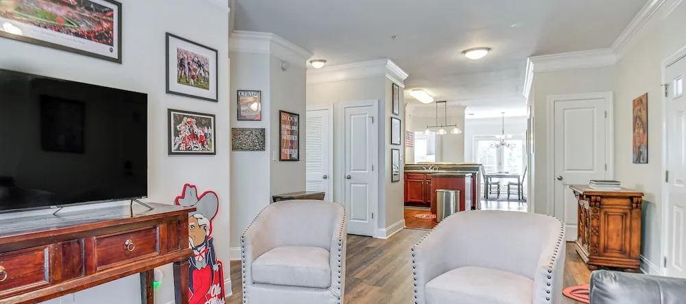 1 Mi To Uga: Charming Athens Condo W/ Balconies!, Атенс — фото 1