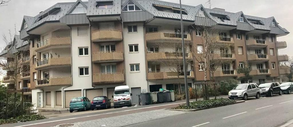 Studio Design Near Geneva, 埃特朗比耶 — 照片 1