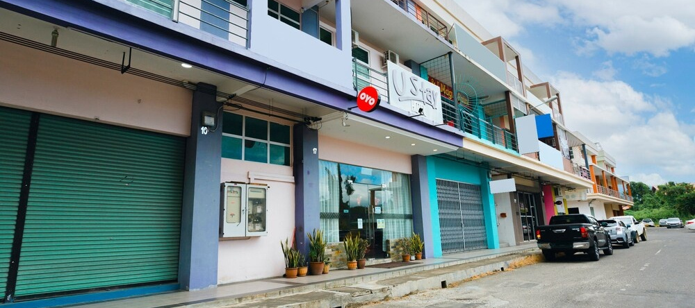 Oyo 90153 U Stay Hotel, Кенингау — фото 1
