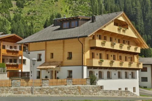 Hotel Gasthof Unterwöger & Gästehaus & Unterwöger‘s Zuhäusl, 上迪拉赫 — 照片 1