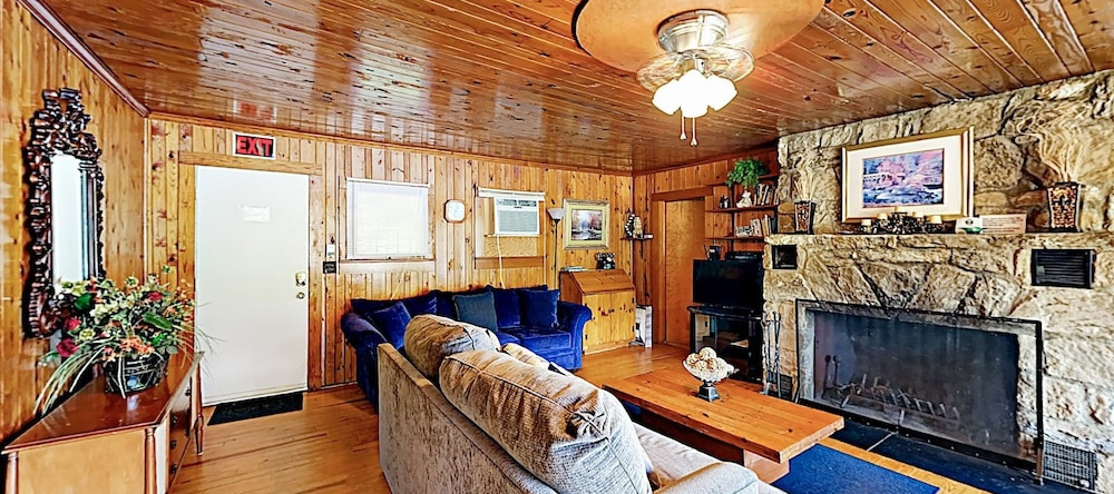Lakefront : Deck W/ Blue Ridge Mountain View 2 Bedroom Home, Спрингфилд — фото 1
