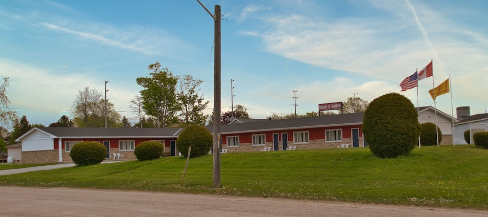 Maple Leaf Inn & Suites, 金卡丁 — 照片 1