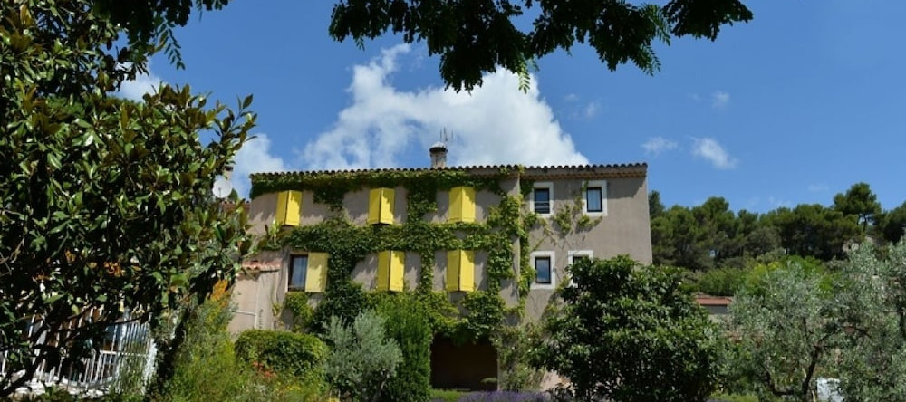 Hostellerie du Luberon, Vaugines — photo 1